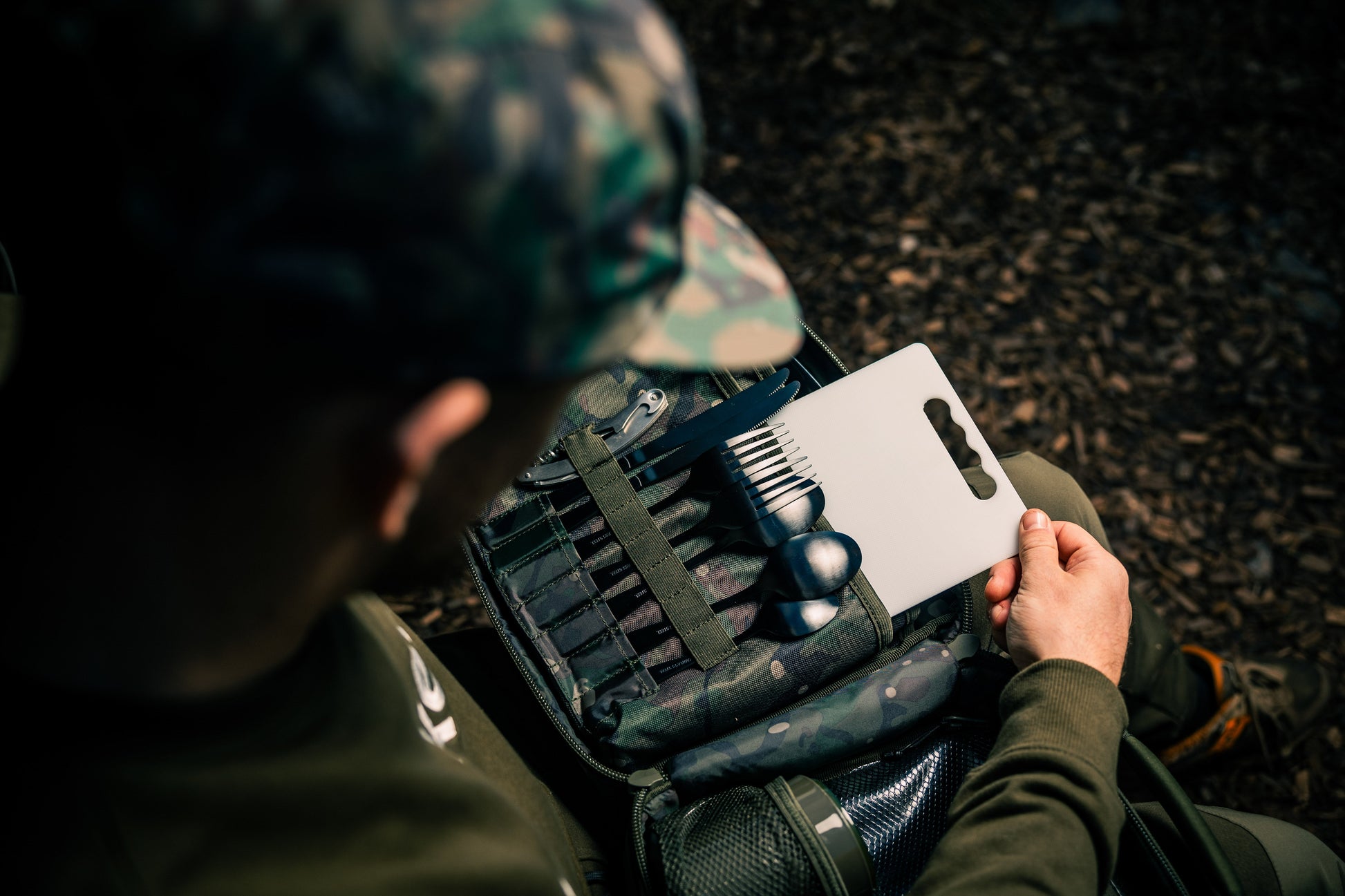 Geanta + Trusa pentru Picnic Trakker NXC Camo Deluxe Food Set - Trakker